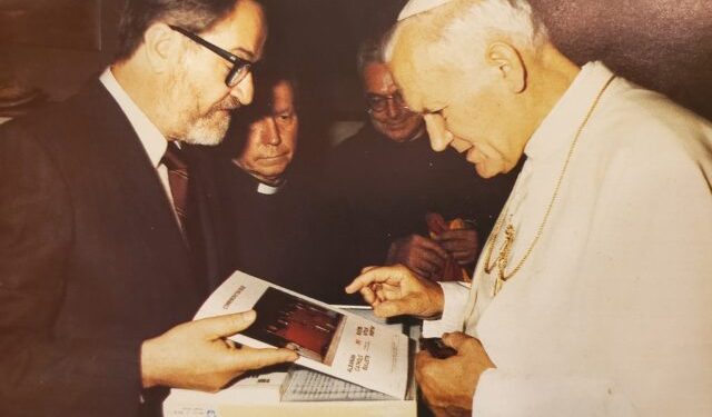 “Në 1967 kur Enver Hoxha filloi sulmin frontal kundër fesë, bota myslimane reagoi ashpër dhe gazeta ‘Al Arabi’ e Kuvajtit, botoi për Shqipërinë një…”/ Dëshmia e rrallë e studiuesit nga SHBA-ës