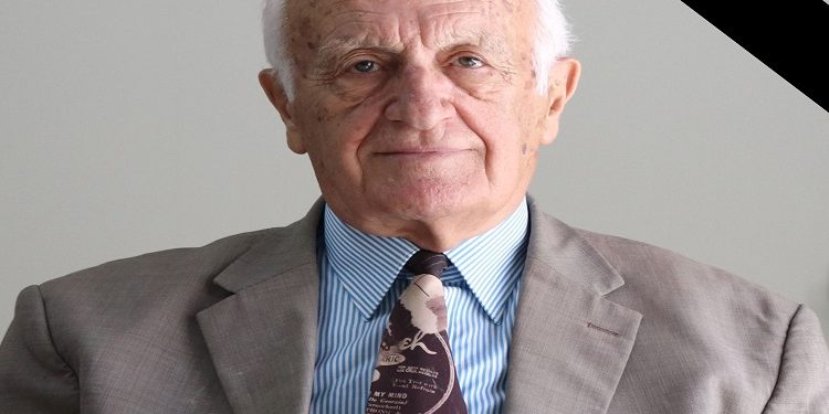 “Në spitalin e ‘Bajram Currit’ përballë një aparati të vjetër skopie, mbeti i shtangur, kur pa se tre pacientët e parë e kishin zemrën në krahun e djathtë dhe…”/ Historia e panjohur e Dr. Hektor Çoçolit