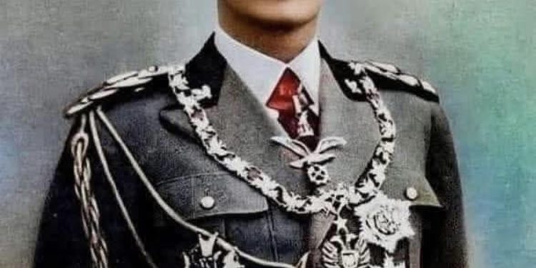 “Historiografia komuniste, madje edhe ajo e mëvonshme, e ka anatemuar largimin e Mbretit Zog nga Shqipëria më 7 prill ‘39, sikur ky largim përbënte…”/ Refleksionet e ish-deputetit dhe kreut të Legalitetit