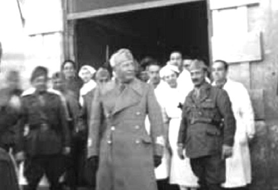 “Në marsin e 1941-it, kur Musolini ishte në Shqipëri, ai kishte planifikuar vizita të shumta në njësitë ushtarake, në tokën shqiptare, por…”/ Fotot e panjohura të Duçës në frontin e luftës italo-greke