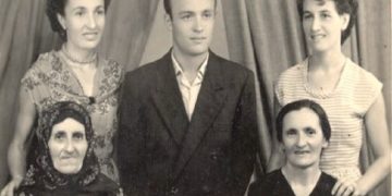 “Të burgosurit që kisha në dhomë, një kamerier, një bujk, një murator, një oficer, një brigadier, një çoban, një llogaritar dhe një ambasador, s’më ndihmonin dot, pasi…”/ Letra e Pjetër Arbnorit nga burgu, në ‘86-ën