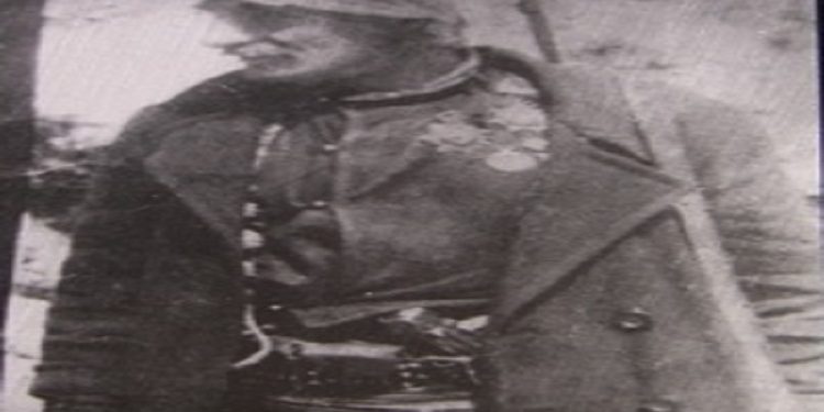 “Kryetari i Qeverisë shqiptare, Mustafa Kruja, në qershor 1942 bëri një vizitë në Kosovë dhe gjatë aktiviteteve të zhvilluar aty, ai dekoroi Sak Fasllinë për…”/ Historia e panjohur e bajraktarit të Rugovës