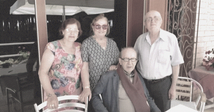 “Thanas Dino nuk ishte nga ata që mund të ‘ngujohej’ brenda fatit të tij, të kthehej thjesht në një kronist manikin, por ai…”/ Historia e gazetarit gjirokastrit që u kritikua nga Enver Hoxha në vitin 1972