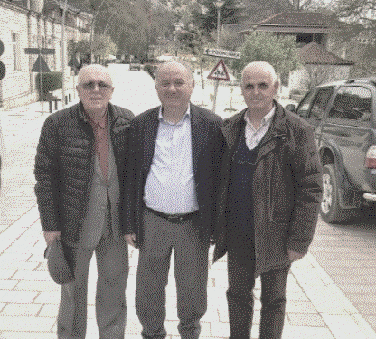 “Thanas Dino nuk ishte nga ata që mund të ‘ngujohej’ brenda fatit të tij, të kthehej thjesht në një kronist manikin, por ai…”/ Historia e gazetarit gjirokastrit që u kritikua nga Enver Hoxha në vitin 1972