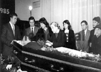 “Punë e madhe që vdiq Enver Hoxha, po të kish vdekur më përpara, do të ish gjallë Mehmet Shehu, i cili do të…”/ Dokumentet e Sigurimit për “komentet e elementit armik” në rrethin e Vlorës, 11 prill ‘85