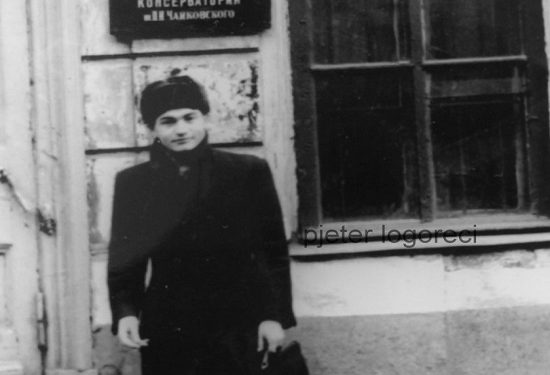 “Një herë u përballëm me doktor Sandër Ashtën, i cili po vinte perballë nesh me gruan e tij dhe kur ai nga gëzimi, hapi krahët, Pjetri i tha…”/ Dëshmia e rrallë e gruas ruse të kompozitorit të famshëm