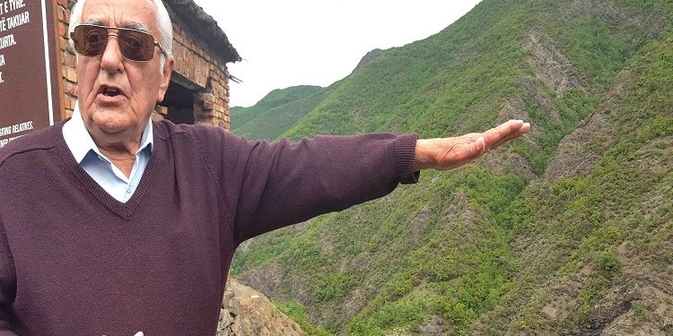 “Nëse të binte një makaron në tas, ishe me fat, dreka, në vend të makaronave, kishte oriz, darka çaj dhe kjo bëhej për ta çuar njeriun drejt vdekjes…”/ Dëshmia e rrallë e ish-të dënuarit, Gjeto Vocaj