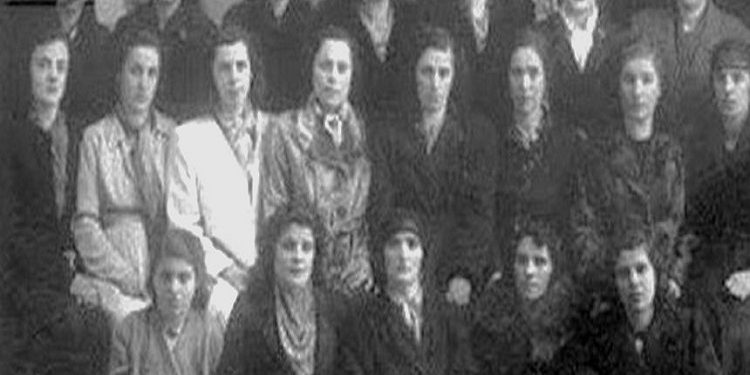 “Femrat gjakovare u shquan edhe si artiste e këngëtare dhe në teatrin amator të kohës, kanë luajtur; I. Zherrka, V. Binishi, D. Bakija, A. Kryeziu, J. Rudi, etj,…”/ Historia e panjohur e Gjakovës