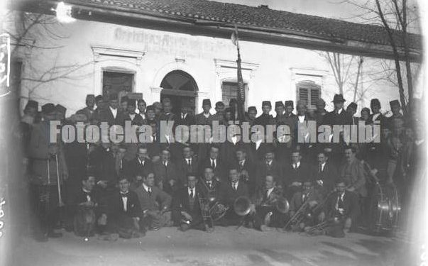 “Kulmi mërrîjti kúr në vendin e flamurit serb, ngritëm pranë atij të Francës, flamurin e Skanderbeut, qi e kishin punue murgeshat Stigmatine, me urdhën të…”/ Ditari i panjohur i Karl Gurakuqit