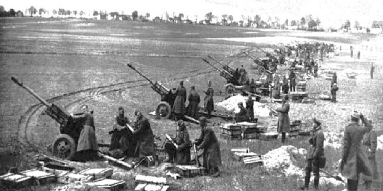 “Filmi ‘Kutuzov’ i Vladimir Petrovit u realizua me qëllimin e vetëm, për të bindur sovjetikët se fitorja mbi Gjermaninë naziste ishte e mundur, për të…”/ Libri i ri i gazetarit dhe diplomatit Bashkim Trenova