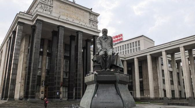 “Patronët e Realizmit Socialist, i kanë ngritur njëlloj kulti Dostojevskit dhe Biblioteka ‘Lenin’ e Moskës, Biblioteka e Leningradit, organizuan…”/ Libri i ri i gazetarit dhe diplomatit Bashkim Trenova