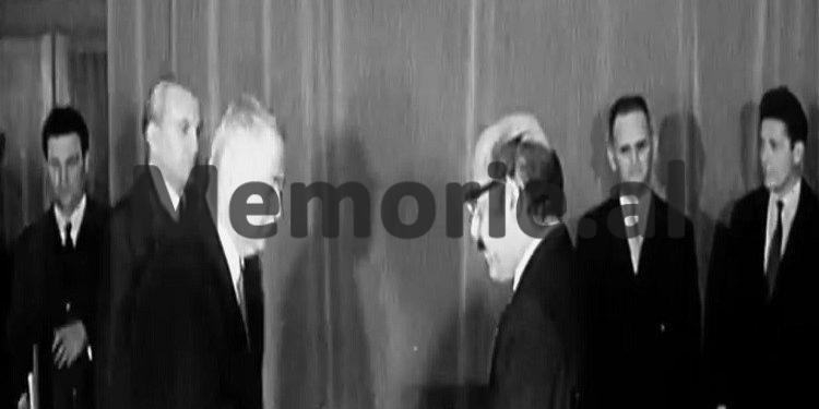 “Kur ambasadori iranian i Shahut Mohammad Reza Pahlevi, Alinaghi Said Ansari, shtërngonte duart me Haxhi Lleshin në Tiranë dhe…”/ Fotot e rralla të marsit 1973