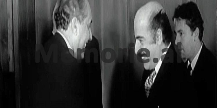 “Kur ambasadori iranian i Shahut Mohammad Reza Pahlevi, Alinaghi Said Ansari, shtërngonte duart me Haxhi Lleshin në Tiranë dhe…”/ Fotot e rralla të marsit 1973