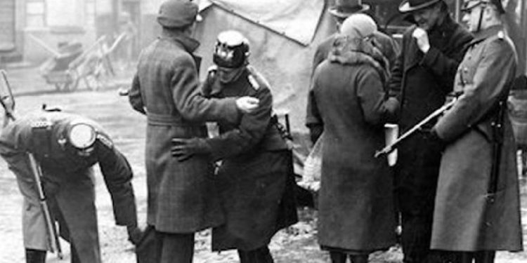 “Shkrimtari dhe poeti Alfons Paqueti i arrestuar dhe burgosur nga Gestapo në vitin 1935, vdes në 1944, kurse arkitektë, poetë, profesorë, etj.,..“/Libri i ri i gazetarit dhe diplomatit të njohur, Bashkim Trenova