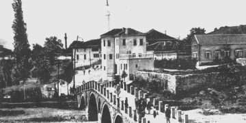 “Femrat gjakovare u shquan edhe si artiste e këngëtare dhe në teatrin amator të kohës, kanë luajtur; I. Zherrka, V. Binishi, D. Bakija, A. Kryeziu, J. Rudi, etj,…”/ Historia e panjohur e Gjakovës
