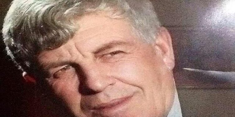 “Tablonë ‘Nëna labe’ të piktorit Fatmir Haxhiu, e gjeta kur ri konstruktohej ministria e Arsimit, pasi dy punëtorë përzinin llaçin me të…”/ Dëshmia e rrallë e ish-drejtorit të gjimnazit ‘Qemal Stafa”
