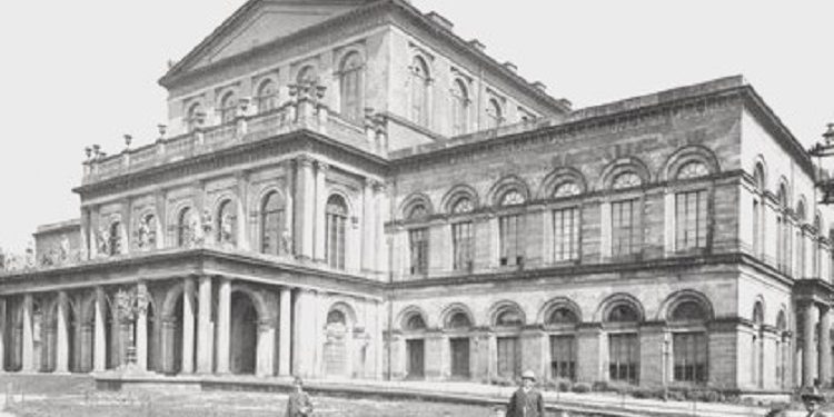 “Në kuadrin e Lojërave Olimpike, u vu në skenë pjesa ‘Loja me zare në Frankenburg’, e Eberhard Wolfgang Möllerit, porositur nga Gëbelsi, e cila ishte…”/ Libri i ri i gazetarit dhe diplomatit Bashkim Trenova