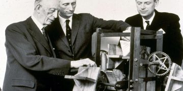 “Gjatë Luftës II-të Botërore, në Gjermani ‘lulëzoi’ një letërsi, që heroizon betejat, operacionet luftarake të Wermahtit hitlerian, shkatërrimet dhe…”/ Libri i ri i gazetarit dhe diplomatit Bashkim Trenova