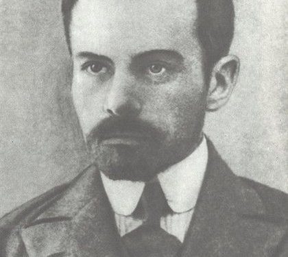 “Menjëherë pas ardhjes së bolshevikëve në pushtet, në 1918-ën, Vladimir Majakovski shkruan një nga veprat bazë të teatrit të agjit-propit, pjesën ‘Misteri Buf’…”/ Libri i ri i gazetarit dhe diplomatit Bashkim Trenova
