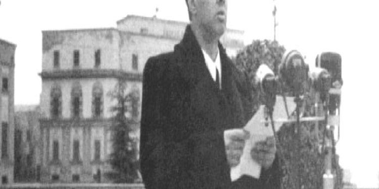 “Tani, si do të bëjmë me Bedri Spahiun, do ta mbajmë brenda apo do ta lirojmë? Unë e bisedova edhe me Mehmetin, edhe me Tishenkon, i cili…”/ Diskutimi i Enver Hoxhës në Byro pas Konferencës së Tiranës në ’56-ën