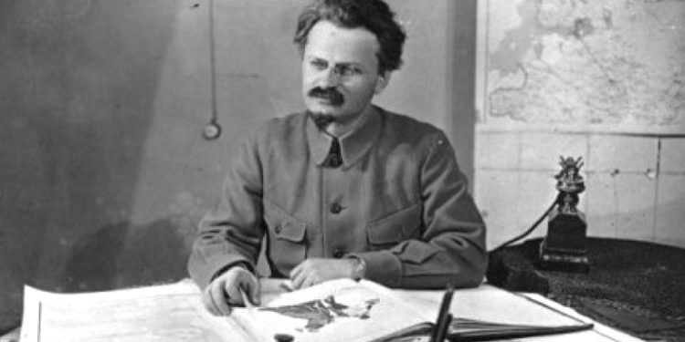 “Në Kongresin I-rë të Lidhjes së Shkrimtarëve Sovjetikë, më 17 gusht 1934, A. Zhdanovi do të deklarojë: Nuk ka pasur asnjë letërsi, përveç asaj sovjetike, që…”/ Libri i ri i gazetarit dhe diplomatit Bashkim Trenova