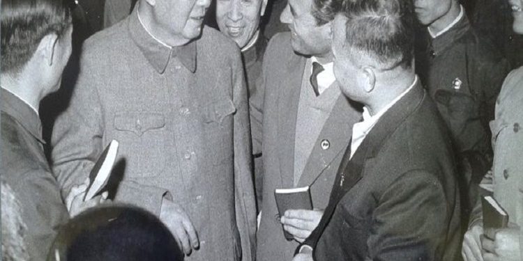 “Takimi ynë me Mao Ce Dunin u zhvillua më 16 gusht 1967 dhe zgjati plot 90 minuta, gjë jo e zakonshme për Maon, ku ai na foli me hollësi për…”/ Dëshmia e rrallë e ish-përkthyesit Myfit Mushi