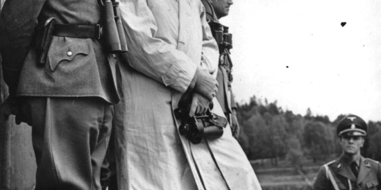 “Më 10 maj 1933, në sheshin e Operas së Berlinit, në prani të mbi 70.000 vetëve të eksituar, u hodhën në flakë më se 25.000 libra, të mbi 400 autorëve…”/ Libri i ri i gazetarit dhe diplomatit të njohur Bashkim Trenova