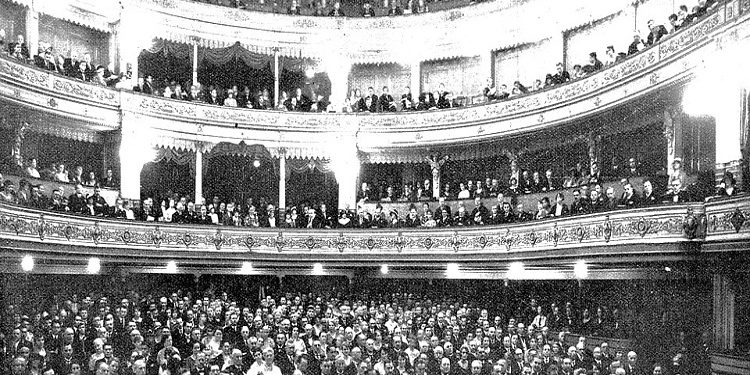 “Në kuadrin e Lojërave Olimpike, u vu në skenë pjesa ‘Loja me zare në Frankenburg’, e Eberhard Wolfgang Möllerit, porositur nga Gëbelsi, e cila ishte…”/ Libri i ri i gazetarit dhe diplomatit Bashkim Trenova