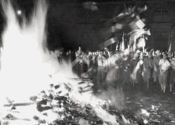“Më 10 maj 1933, në sheshin e Operas së Berlinit, në prani të mbi 70.000 vetëve të eksituar, u hodhën në flakë më se 25.000 libra, të mbi 400 autorëve…”/ Libri i ri i gazetarit dhe diplomatit të njohur Bashkim Trenova