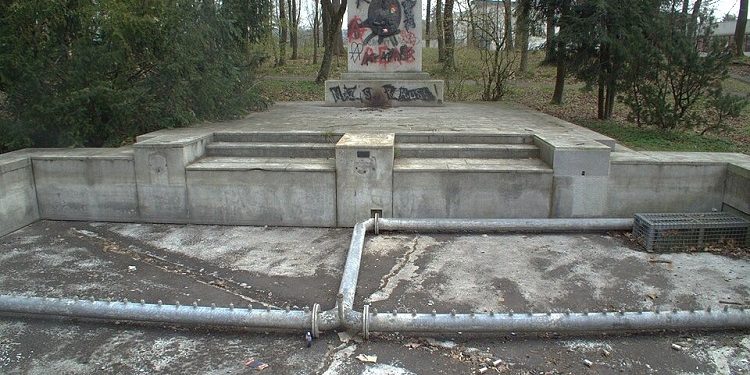 “Në kuadrin e Lojërave Olimpike, u vu në skenë pjesa ‘Loja me zare në Frankenburg’, e Eberhard Wolfgang Möllerit, porositur nga Gëbelsi, e cila ishte…”/ Libri i ri i gazetarit dhe diplomatit Bashkim Trenova