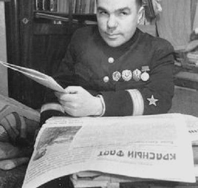 “Menjëherë pas ardhjes së bolshevikëve në pushtet, në 1918-ën, Vladimir Majakovski shkruan një nga veprat bazë të teatrit të agjit-propit, pjesën ‘Misteri Buf’…”/ Libri i ri i gazetarit dhe diplomatit Bashkim Trenova