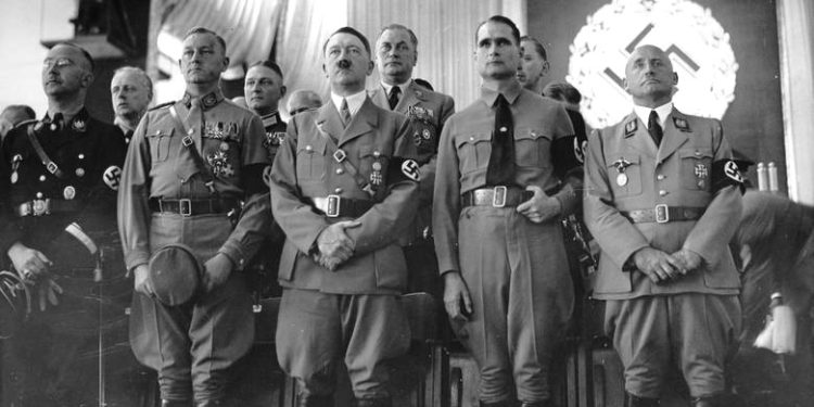 “Më 10 maj 1933, në sheshin e Operas së Berlinit, në prani të mbi 70.000 vetëve të eksituar, u hodhën në flakë më se 25.000 libra, të mbi 400 autorëve…”/ Libri i ri i gazetarit dhe diplomatit të njohur Bashkim Trenova