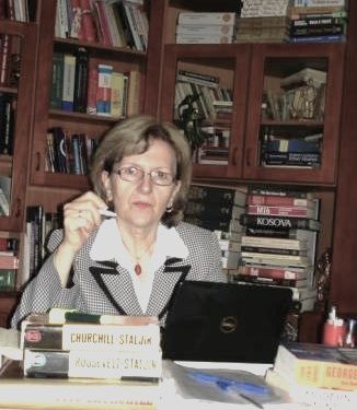 “Tani, si do të bëjmë me Bedri Spahiun, do ta mbajmë brenda apo do ta lirojmë? Unë e bisedova edhe me Mehmetin, edhe me Tishenkon, i cili…”/ Diskutimi i Enver Hoxhës në Byro pas Konferencës së Tiranës në ’56-ën