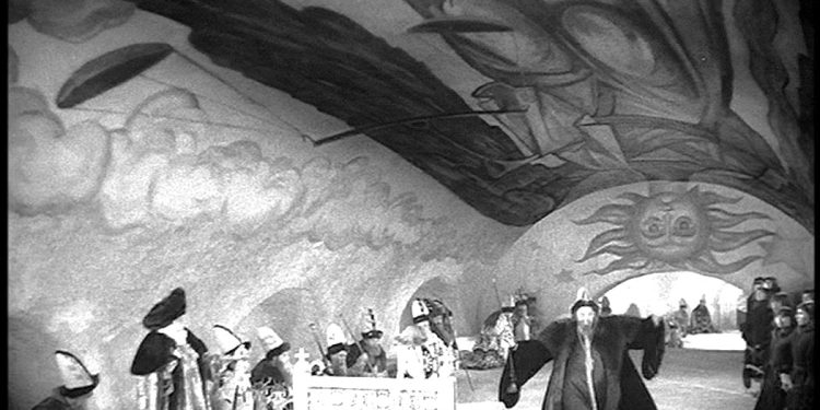 “Edhe filmi ‘Komisari’ i vitit 1967, i Aleksandër Askoldov, nuk u shpëtuan goditjeve nga pushteti sovietik, ai u ndalua dhe autori u përjashtua nga…”/ Libri i ri i gazetarit dhe diplomatit Bashkim Trenova