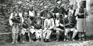 “Ndërsa ishte në mbrojtje të shtëpisë së Gerës, me 9 gusht 1947, rrethohet nga Forcat e Ndjekjes në Munegjë dhe pas gjashtë orësh luftë…”/ Si i vra Llesh Gjon Marku, djali i tretë i Kapidanit të Mirditës