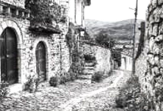 “Pasi nxirrte zhavor me lopatë tek ‘Gropa e Zhurrit’, rrëzë Kalasë, ku fshinte djersët me duar, Vexhi Buharanë e dërguan te rrojtorja e…”/ Dëshmia e rrallë e ish-kryeredaktorit të “Zëri i Popullit”
