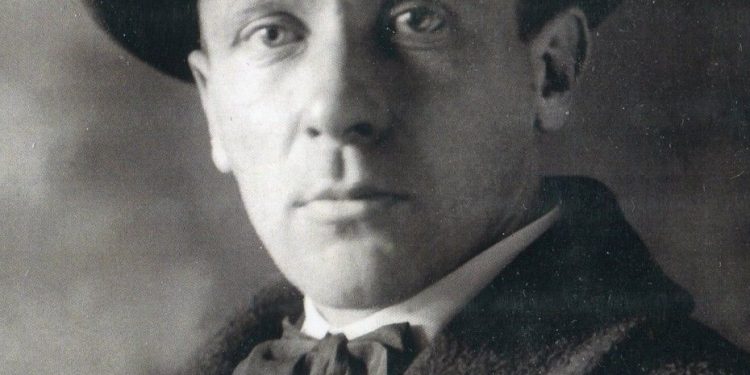 “Romani ‘Në transhetë e Stalingradit’ u botua në revistën moskovite ‘Znamja’ me titullin ‘Stalingrad’, por ai u nënshtrua një kritike të fuqishme zyrtare…”/ Libri i ri i gazetarit dhe diplomatit Bashkim Trenova