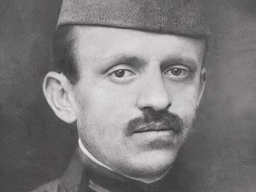 “Nga Lushnja shkonim në Burrel për të parë babanë e burgosur, një udhëtim raskapitës, pasi i binim nga Bulqiza, por rojet na i merrnin ushqimet, i hapnin ato …”/ Dëshmia e rrallë e Bujar Nepravishtës