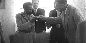 “Në ’66-ën, një vit pas grushtit të shtetit që solli Mobutu në pushtet, 15 fëmijë kongolezë dhe një nga Uganda mbërritën në Shqipëri, për…”/ Historia e panjohur e afrikanëve në regjimin e Enver Hoxhës