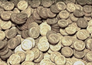 “Vllazën Çoka, 14.990.000 franga ari, Murat Begeja dhe vëllezërit 5.774.000, Hysen e Reshit Alimehmeti, 3.902.000, Osman Vaqarri…”/ Dokumenti sekret me arin e sekuestruar pasanikëve të Tiranës në ’45-ën