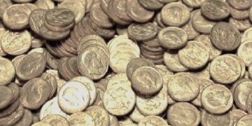 “Vllazën Çoka, 14.990.000 franga ari, Murat Begeja dhe vëllezërit 5.774.000, Hysen e Reshit Alimehmeti, 3.902.000, Osman Vaqarri…”/ Dokumenti sekret me arin e sekuestruar pasanikëve të Tiranës në ’45-ën