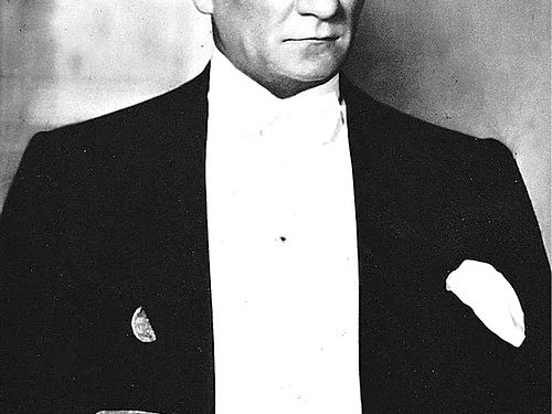 “Një arsye tjetër përse monarkistët e kundërshtonin republikën, ishte se ata shihnin tek ajo burimin e anarkisë, ndërsa ajo…”/ Vitet ’20-të, kur “baballarët e Kombit”, diskutonin formën e regjimit