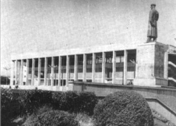 “Qeveria vendosi që Pallati i Kulturës të bëhet më i madh, të shtohet e të mos mbetet siç e kishin menduar sovjetikët…”/ Historia e panjohur e projektuesit me “kleçkë” në biografi, që mbeti anonim…?!