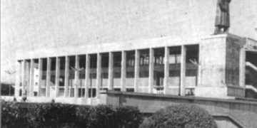 “Qeveria vendosi që Pallati i Kulturës të bëhet më i madh, të shtohet e të mos mbetet siç e kishin menduar sovjetikët…”/ Historia e panjohur e projektuesit me “kleçkë” në biografi, që mbeti anonim…?!