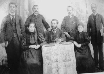 “Sevastia dhe Parashqevia u lejuan të banonin në një kotec pulash, pasi godina ishte kthyer në shkollë partie, ku mësonin ish-partizanë dhe fshatarë injorantë…”/ Letra e panjohur e mbesës së Parashqevi Qirjazit