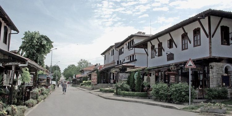 “Ushtarët osmanë plaçkisnin fshatrat, pllajat e malet dhe kapën çdo mashkull e femër, ua dogjën fshatrat dhe shtëpitë e…”/ Historia e panjohur e fshatrave shqiptare që gjenden sot në Bullgari