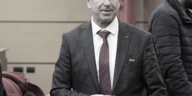 “Në ora 12 të natës, bashkë me një arkëtare dhe shefin e policisë së Laçit, hapëm kasafortën dhe mbushëm 11 thasë me lek…”/ Dëshmia e rrallë e ish-drejtorit të filialit të Bankës së Kurbinit