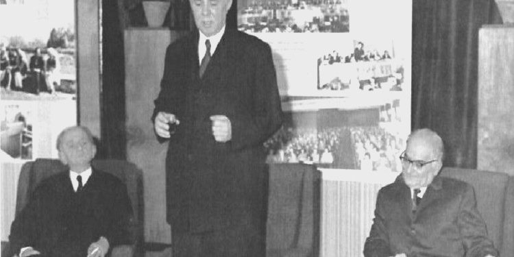 “Mund të botohen artikujt që po përgatit Aleks Buda dhe shkrimi i Ismail Kadaresë që lexova ishte shumë më i mirë se i grupit të profesorëve, por Perëndimi nuk po…”/ Biseda e Enverit me Ramizin, 13 maj ‘81