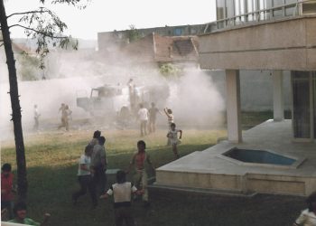 “Mbrapa ambasadës së Republikës Federale Gjermane, makina ‘Robur’, TR 01-928, tentoi të hynte brenda dhe polici qëlloi me pistoletë, se do ta shtypnin…”/ Zbulohen dokumentet e Sigurimit, korrik 1990