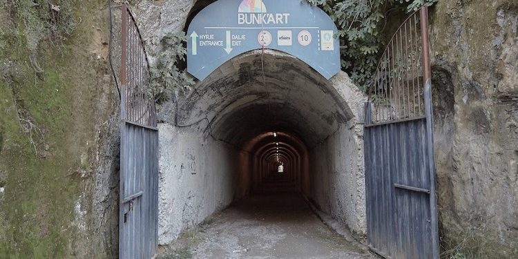 “U arrestua inxhinieri Edmond Demiraj, pasi në oborrin e Ministrisë së Brendshme, vdiqën dhe u plagosën punëtorët…”/ Zbulohet dokumenti sekret i Sigurimit, për ngjarjen e rëndë te ‘Bunk’ Art 2’, qershor ‘83